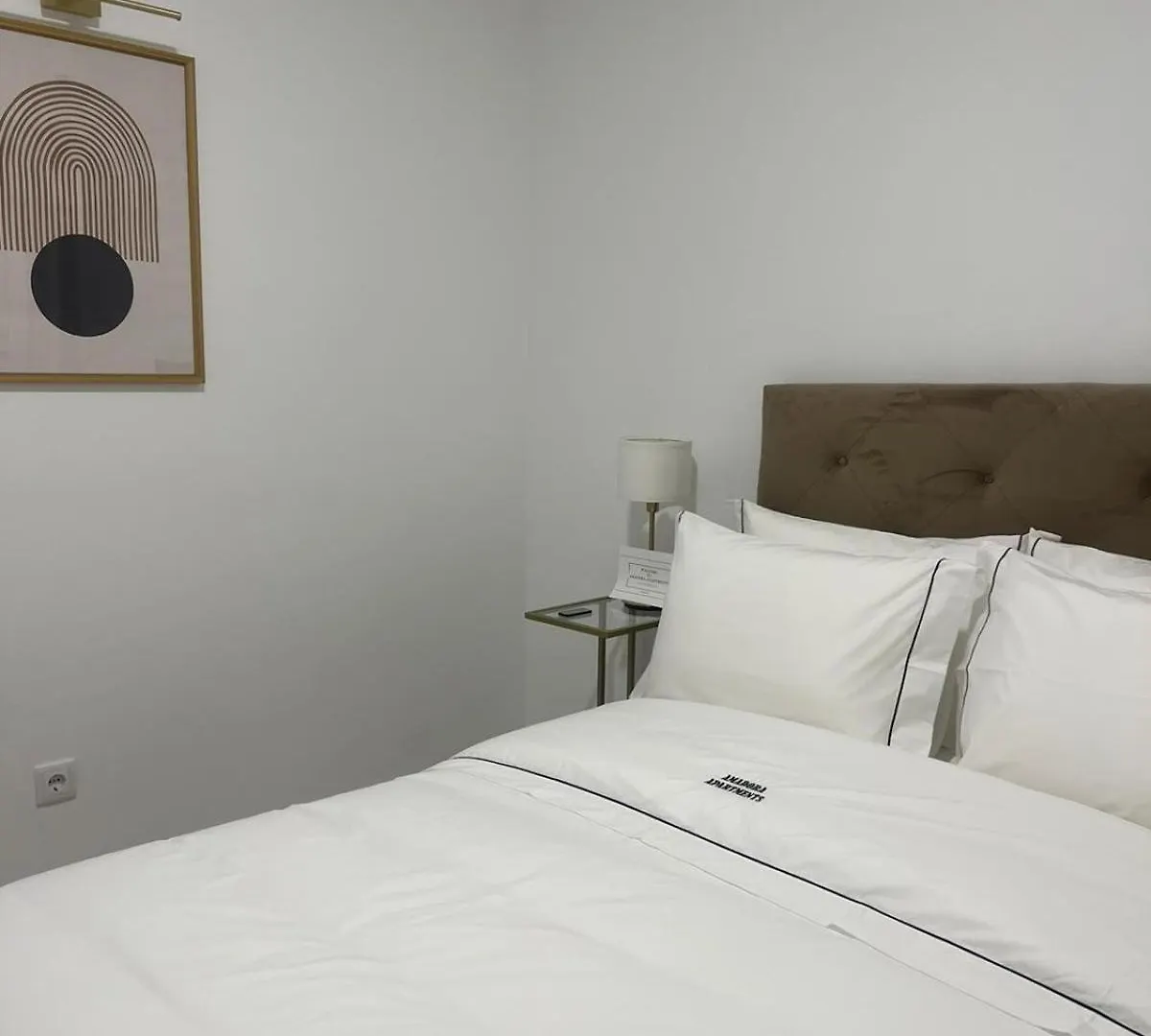 Amadora Flat 4 Apartment