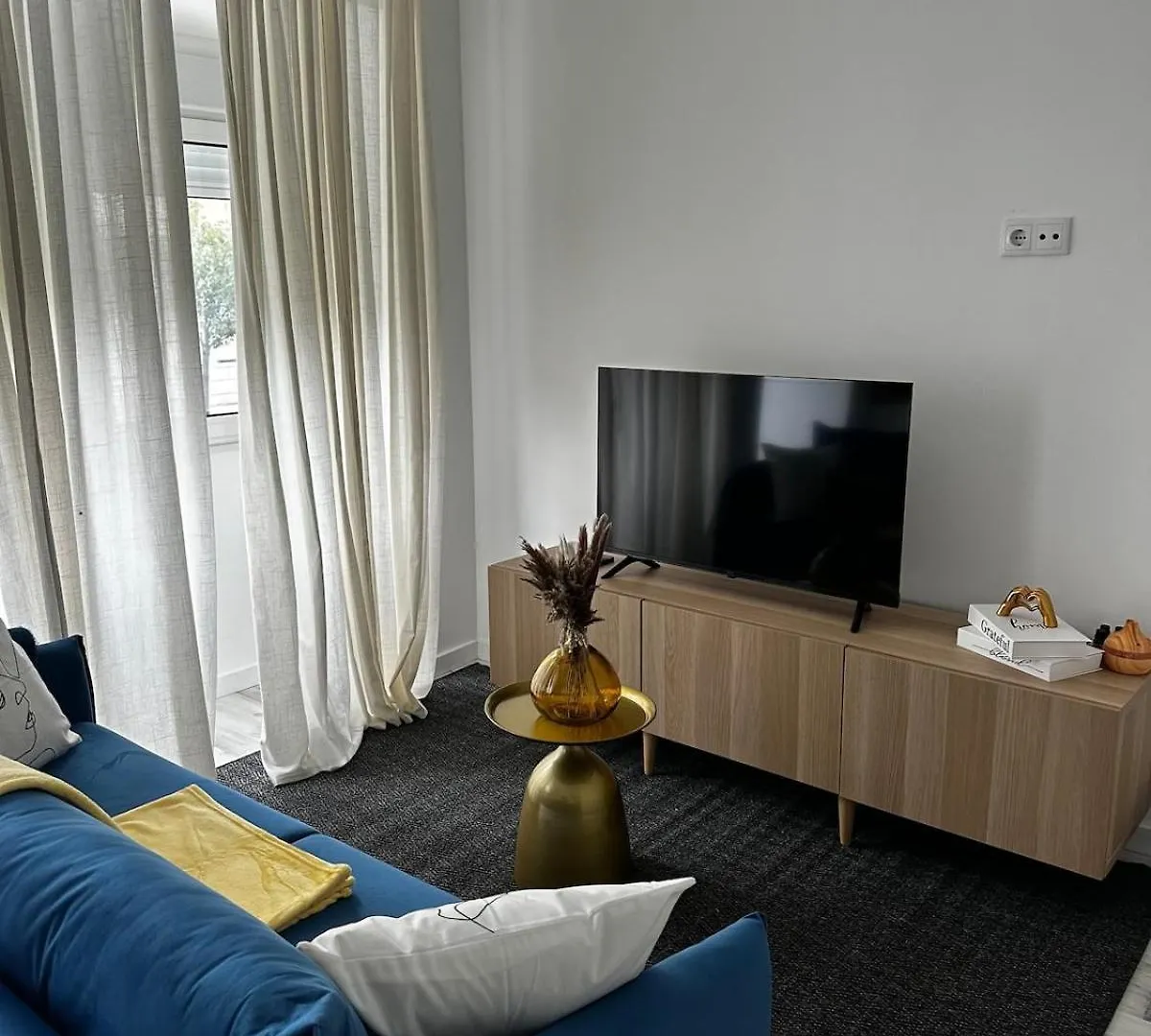 Amadora Flat 4 Apartment