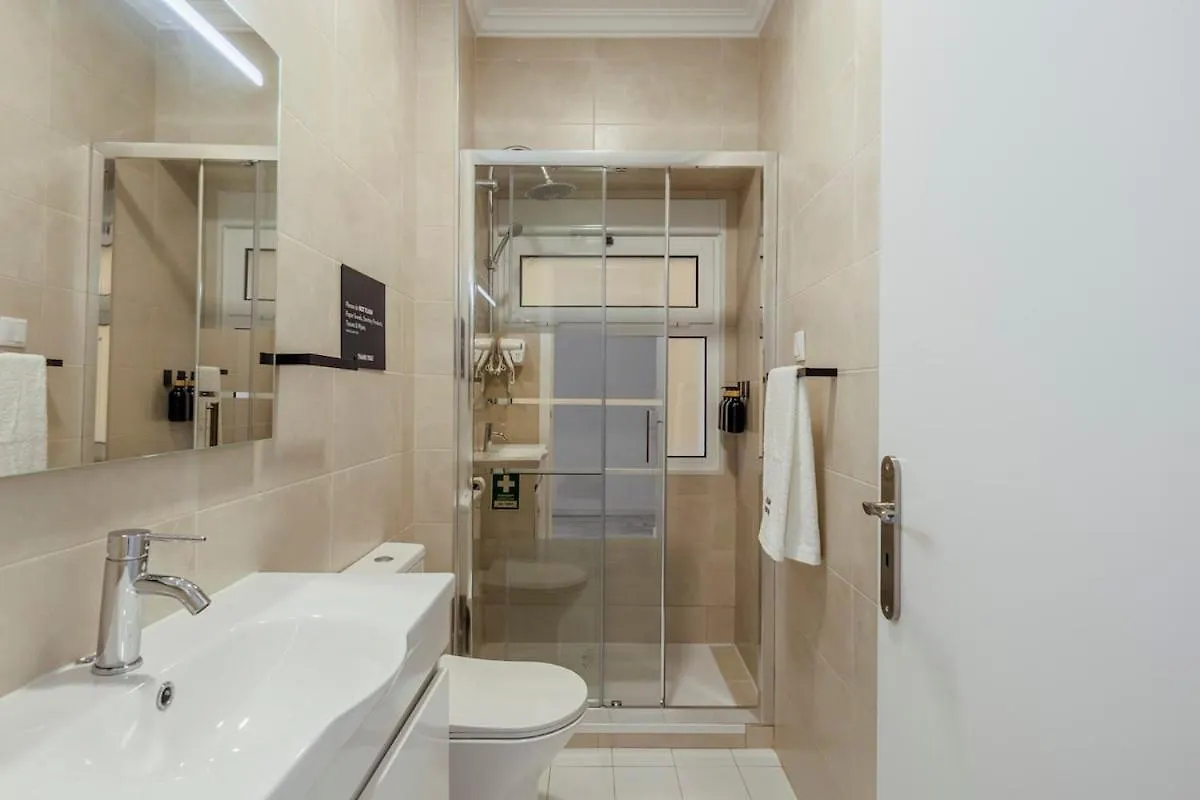 Amadora Flat 4 Apartment