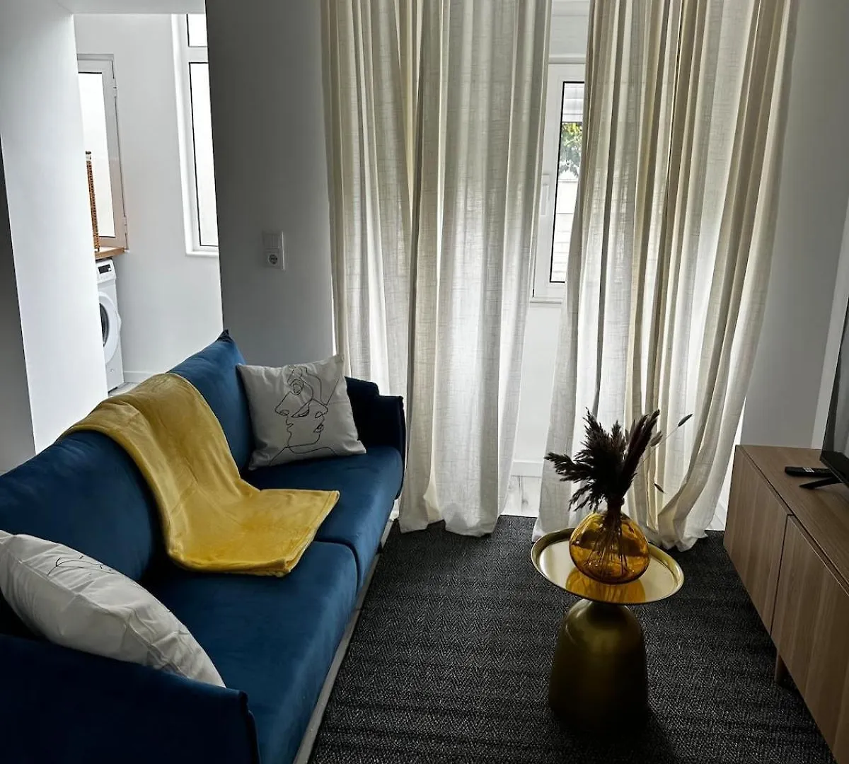 Amadora Flat 4 Apartment